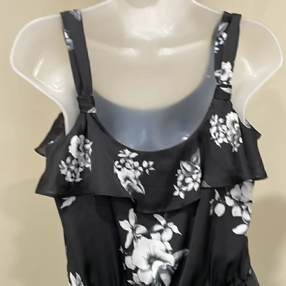 NWOT White House Black Market Floral Dress.  Size 6 S small